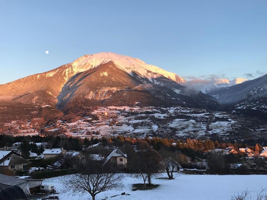 Gite Confort 15 Couchages, Vue Panoramique Montagne Hautes Alpes, Terrasses アンブラン エクステリア 写真